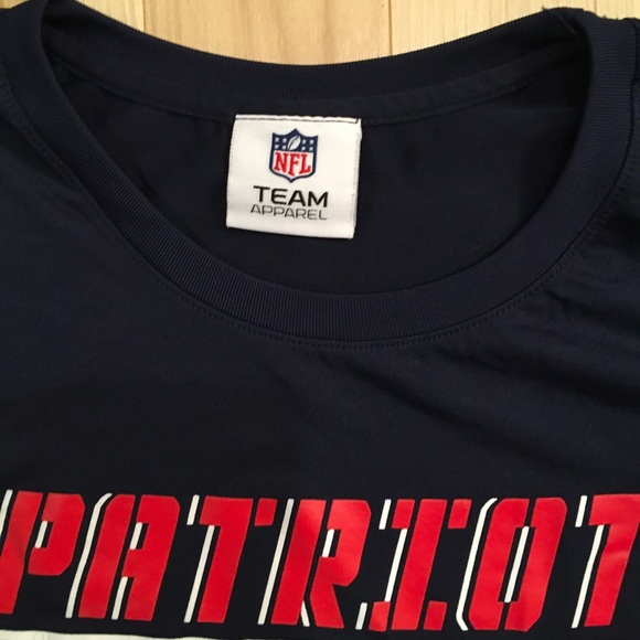 NFL Team Apparel Patriots Football T Shirt Size M - Picture 2 of 6